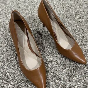 Alfani Classic Tan Heels